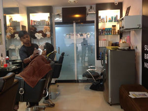 Looks Salon